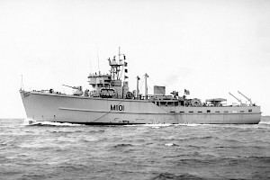 Note original short funnel - abandoned after many funnel fires resulted in fitting scrubbers and taller funnel with fins